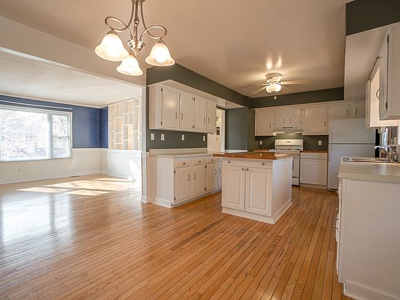 4th image of 1904 E 38th Pl