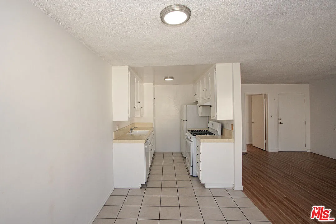 2 bed, 2.0 bath, $3,300 — Photo 3