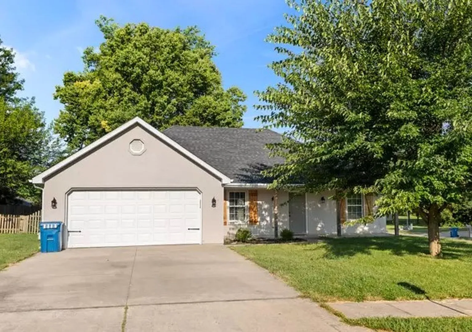 Fabulous 3 Bed 2 Bath House! — Photo 2