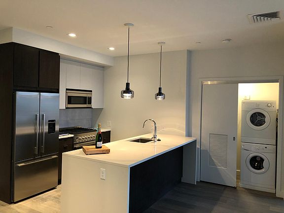 Kitchen and in-unit W/D