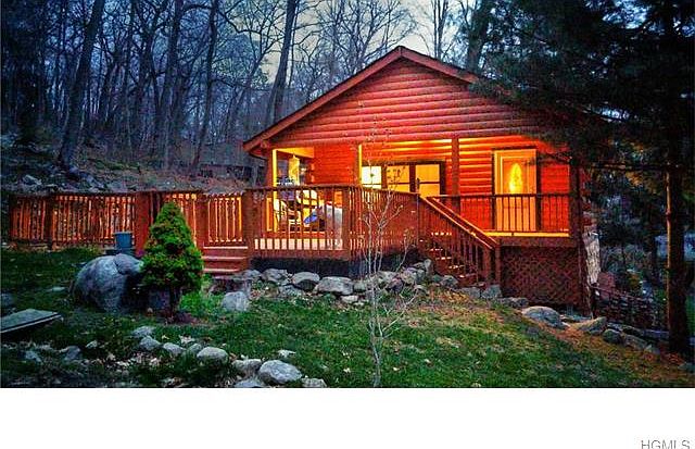 1st image of 14 Hemlock Hill Ln