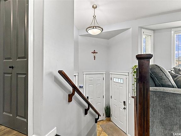 3rd image of 562 Rempel MANOR