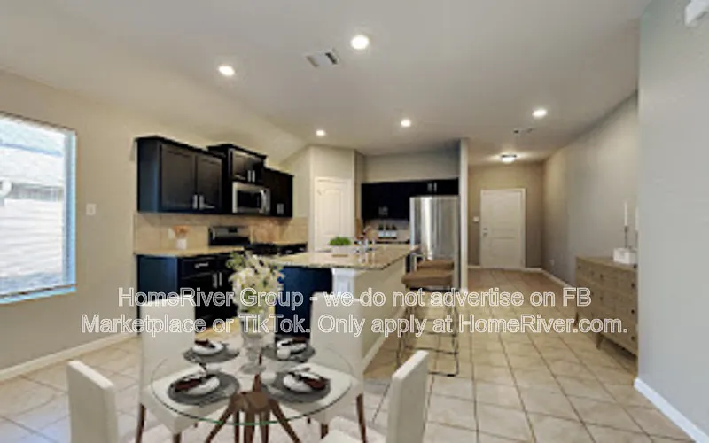 3 bed, 2.0 bath, 1686 sqft, $2,225 — Photo 4