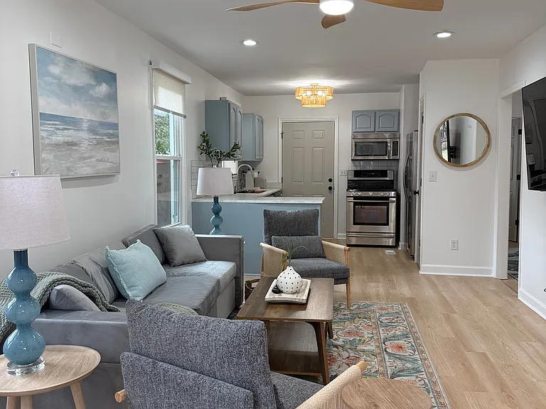 2639 Oregon Ave — Photo 2