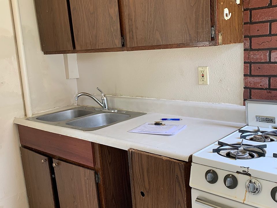 2nd image of 827 W 3rd St #1