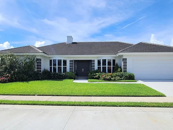 1081 Singer Dr, Riviera Beach, FL 33404