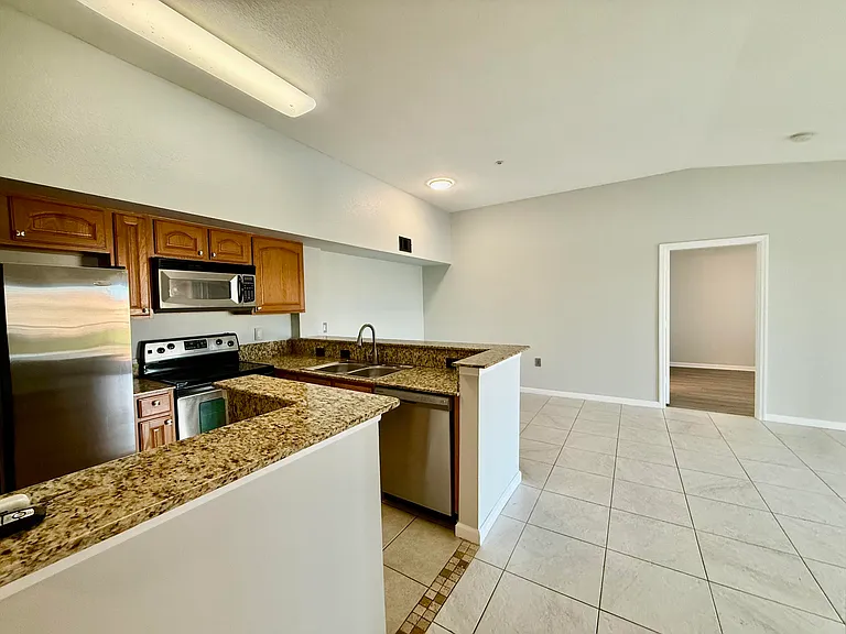 271 SW Palm Dr #304 — Photo 5