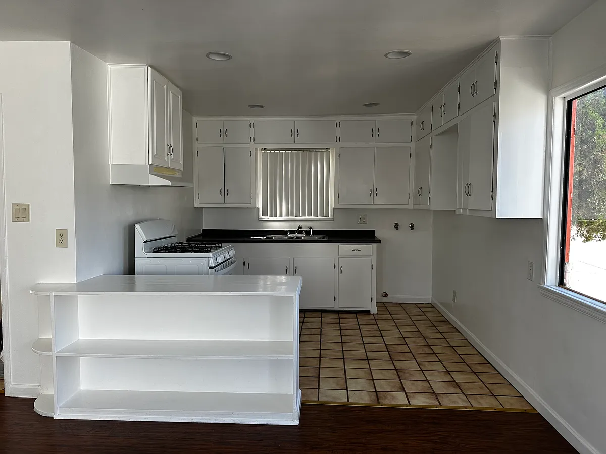 Building Photo - 5003 Aldama St