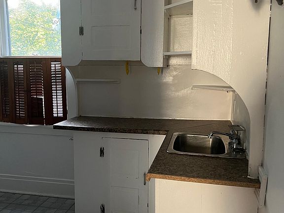 3rd image of 144 W Winspear Ave