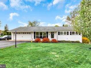 50 Lynwood Dr, York, PA 17402