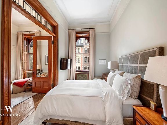 5th image of 1 W 72nd St APT 25
