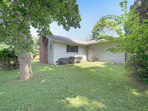 5th image of 3132 Stoneleigh Dr