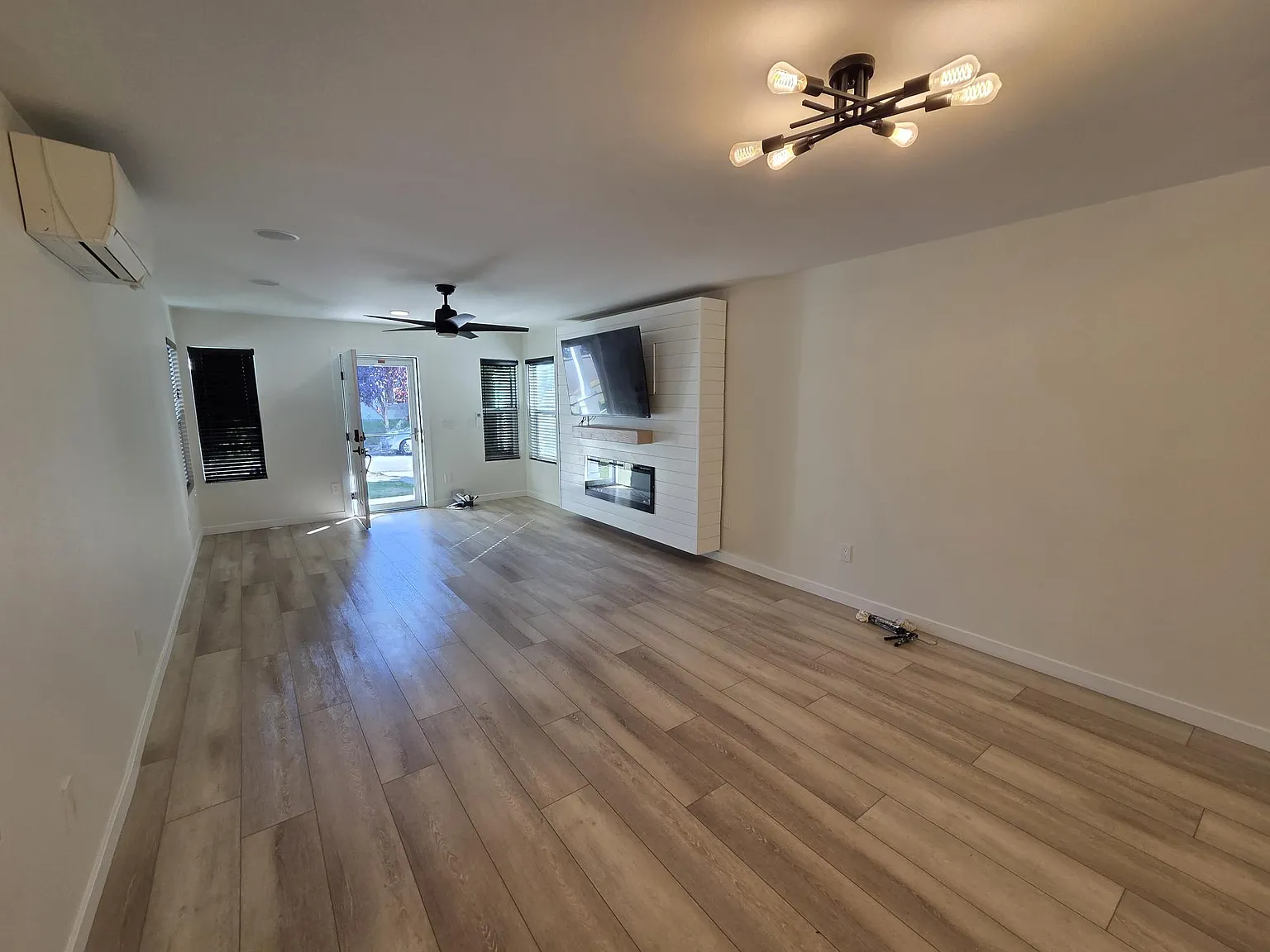 3 bed, 1560 sqft, $2,950 — Photo 3