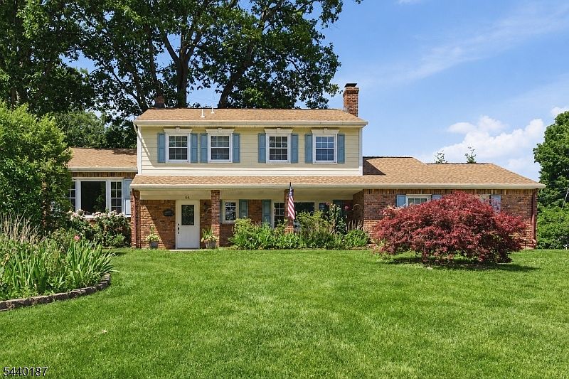 1st image of 64 Fleetwood Dr