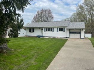 2792 Amsdell Rd, Hamburg, NY 14075