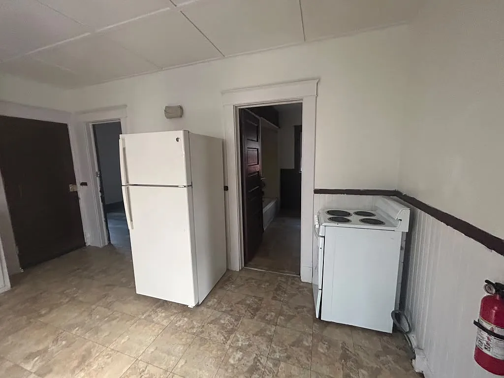 2 bed, 1000 sqft, $1,100 — Photo 1