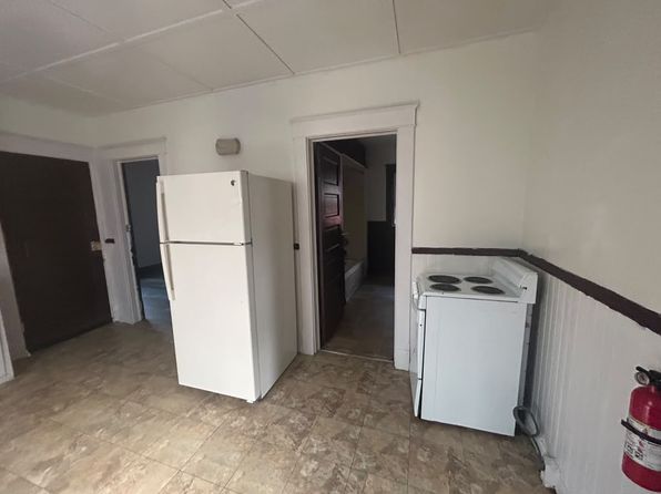 566 Memorial Pkwy #2