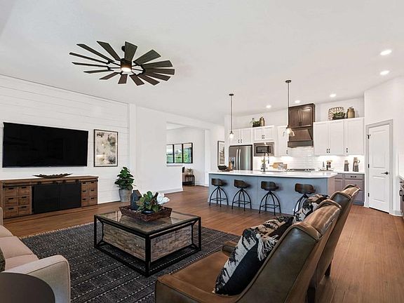 The Ridgegate - Family Room