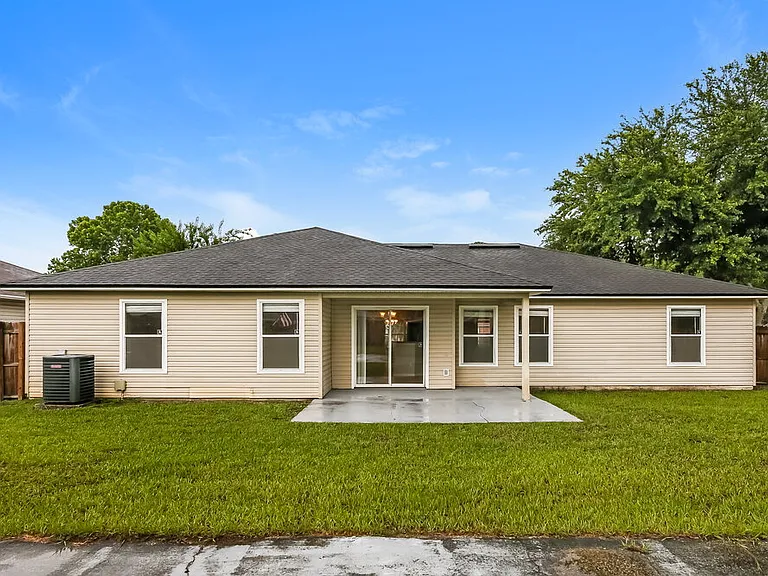 1266 Summit Oaks Dr E — Photo 16