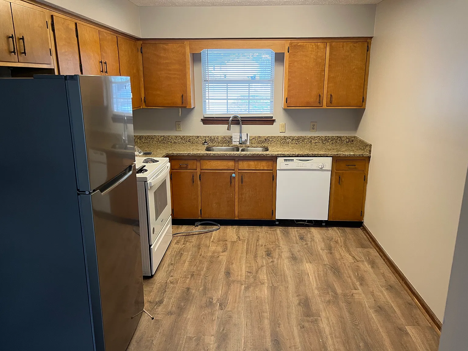 3 bed, $1,225 — Photo 4