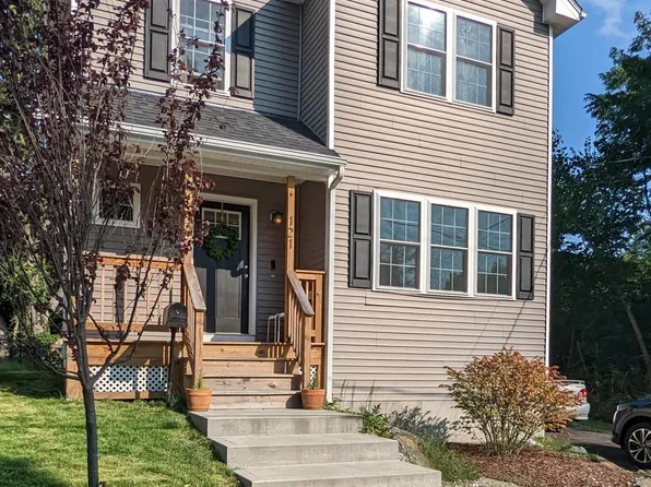 121 Hillcrest Ave, Providence, RI 02909