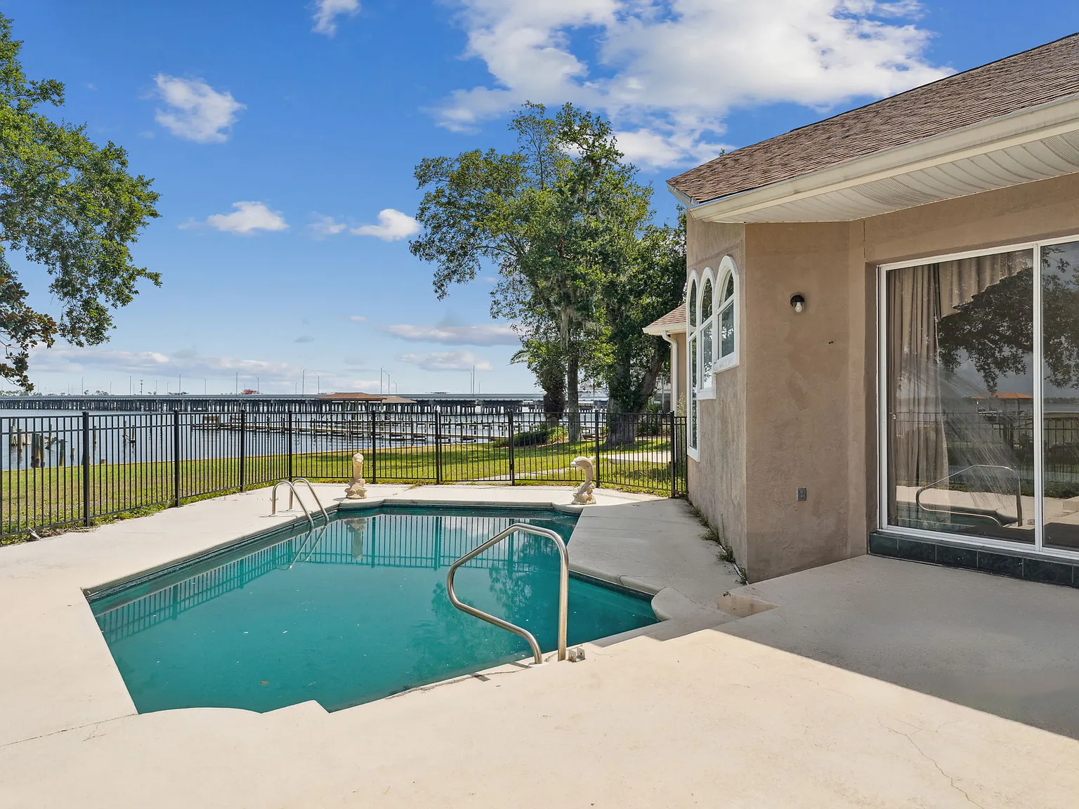 5 bed, 4814 sqft, $3,999 — Photo 4