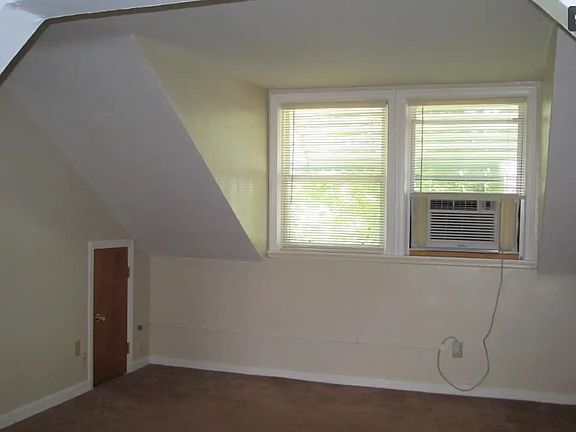 4th image of 376 Lawrence Ave #376