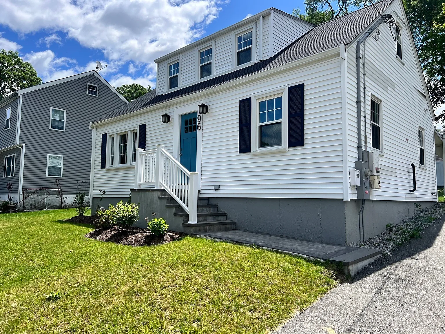 4 bed, 2582 sqft, $4,900 — Photo 2