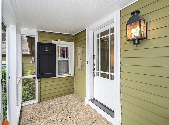 Screened in Front Porch