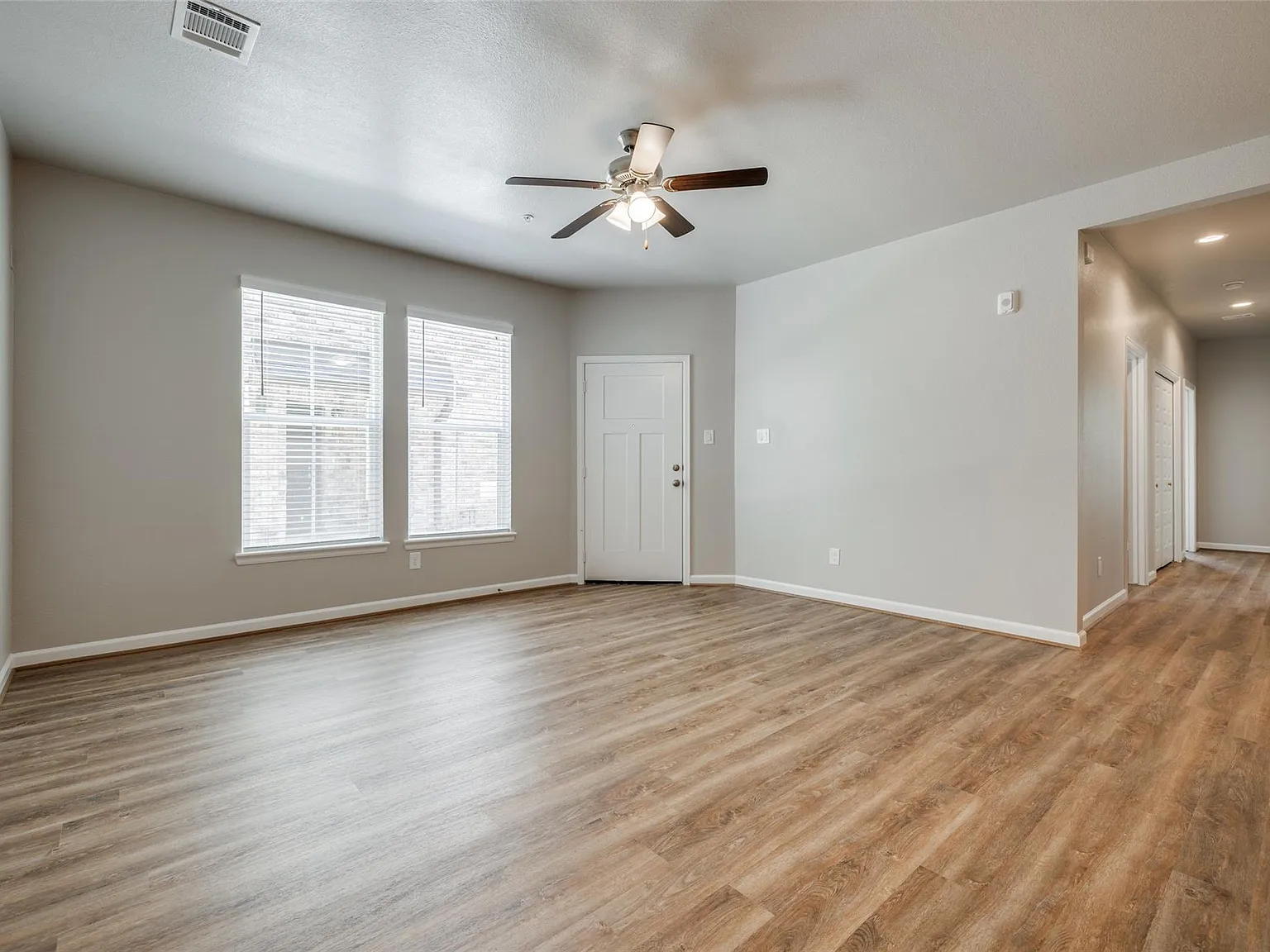 3 bed, 2.0 bath, 1144 sqft, $1,495 — Photo 2