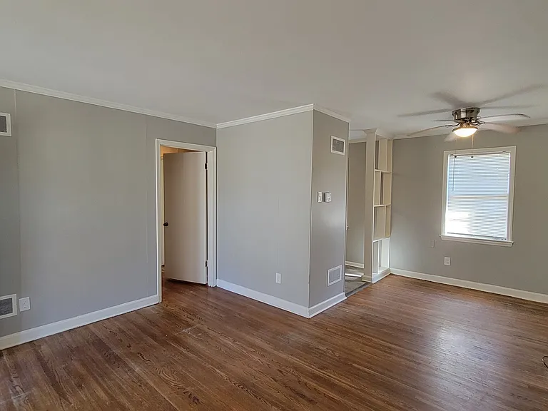 3912 Callahan Dr — Photo 2