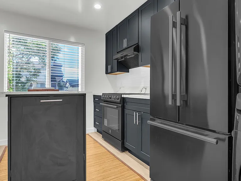 7597 Washington Dr — Photo 6