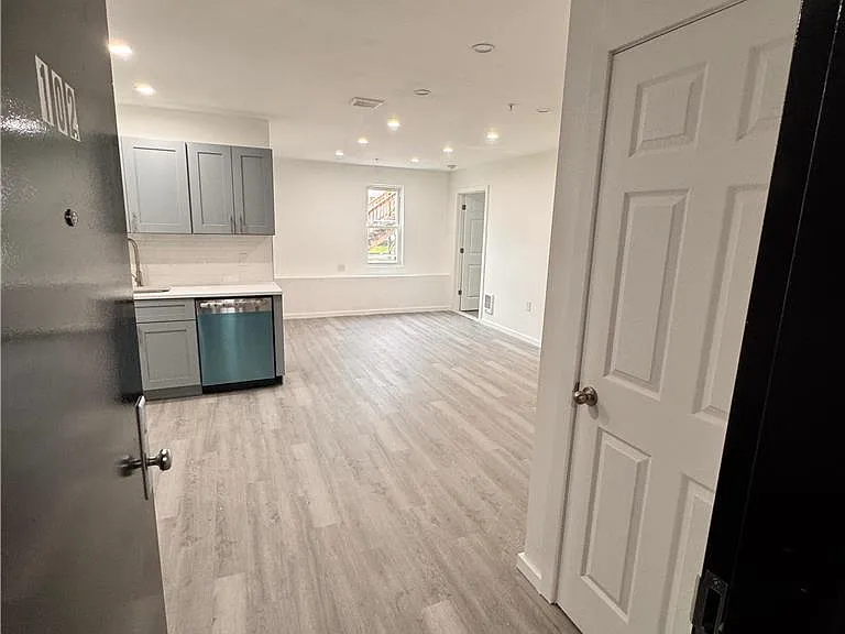 2250 Butler St #102 — Photo 3