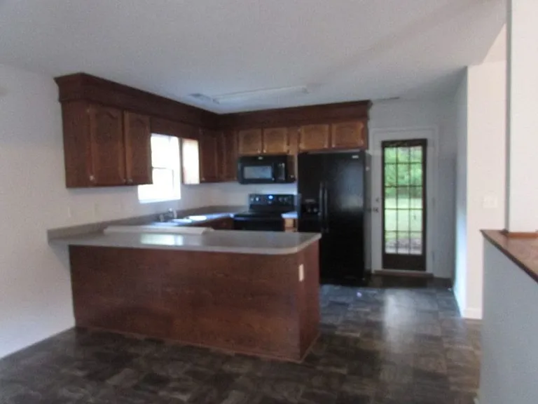 3240 Valencia Dr — Photo 2