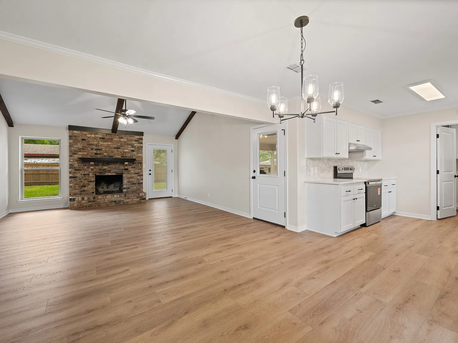 3 bed, 1331 sqft, $1,900 — Photo 4