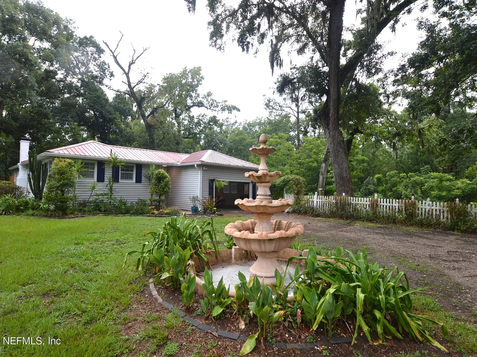3 bed, 2.0 bath, 1787 sqft, $2,300 — Photo 1