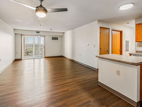 2nd image of 2015 27th St SE #225