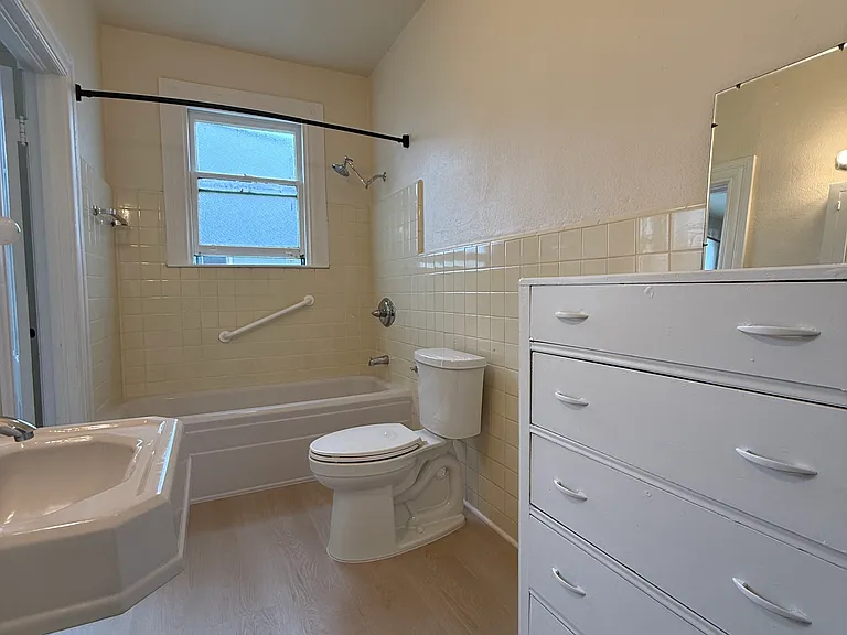 327 N Delaware St — Photo 16