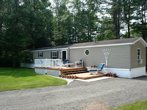 3rd image of 36 Pine Ave