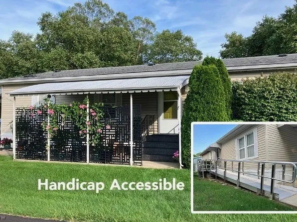 9 Corktree Dr, Olmsted Falls, OH 44138
