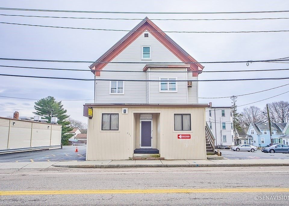 2nd image of 230 Belmont St #2F