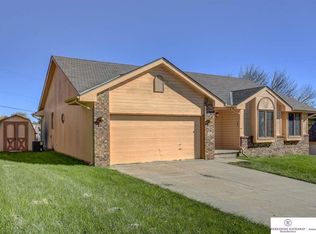 194 Woodbury Cir, Council Bluffs, IA 51503