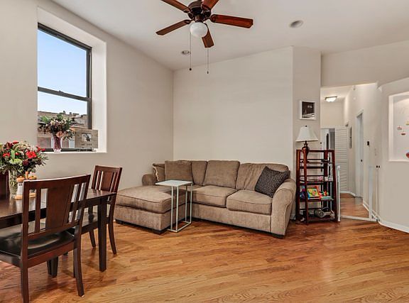 2nd image of 1834 S Ashland Ave #302