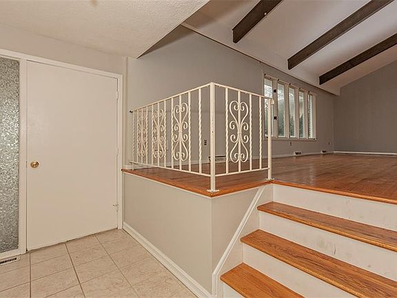 3rd image of 20210 Glen Russ Ln
