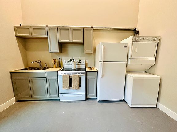 4th image of 204 N Collins St