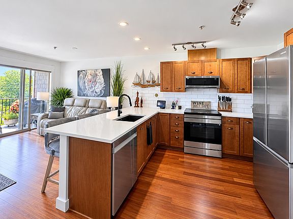 5th image of 414 Gower Point Rd #202