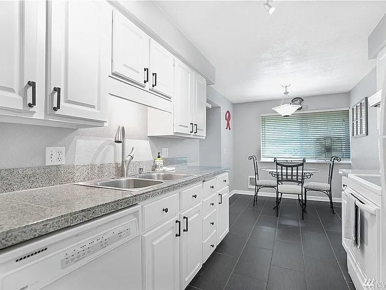 17106 NE 45th St #14 — Photo 3