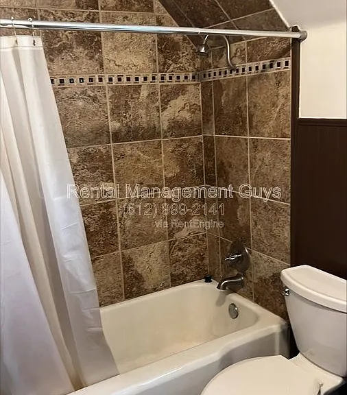 1936 Roblyn Ave — Photo 7