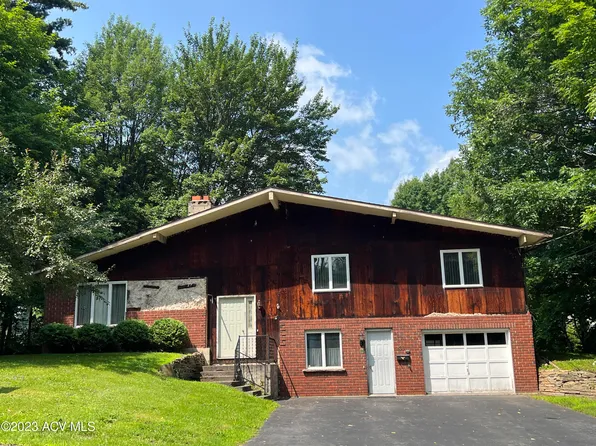 135 Academy St, Malone, NY 12953