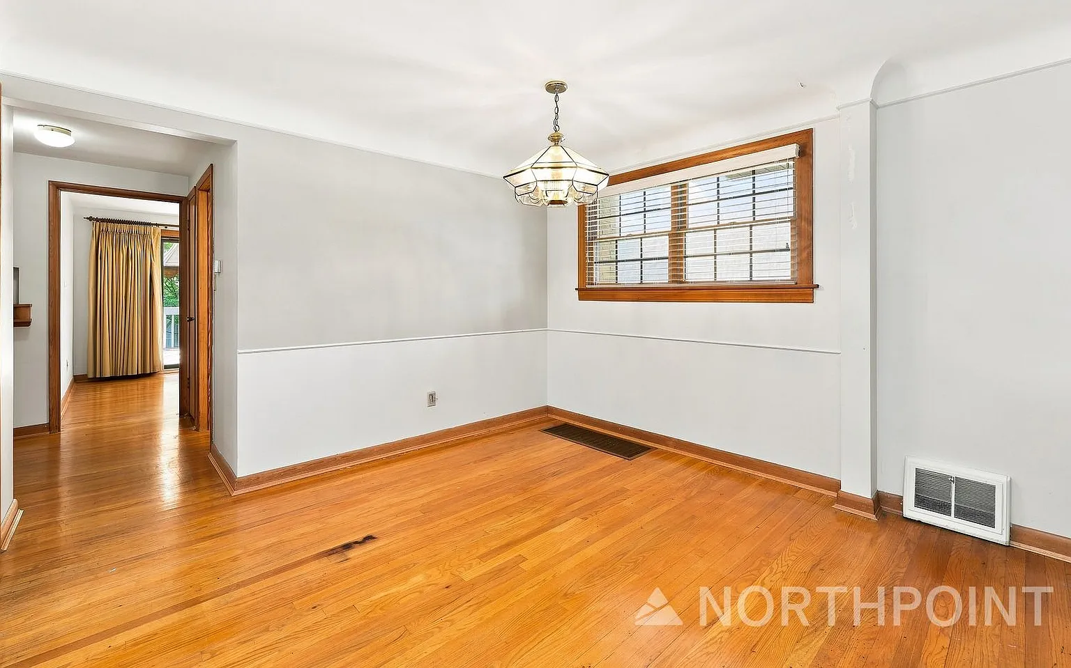 3-Bedroom, 2 Bath Single Family for Rent in Cincinnati, OH | Attached Garage & Nice Large yard — Photo 4